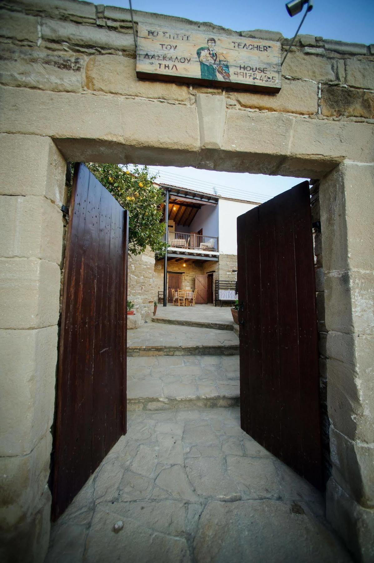 Teacher'S House Maroni 외부 사진